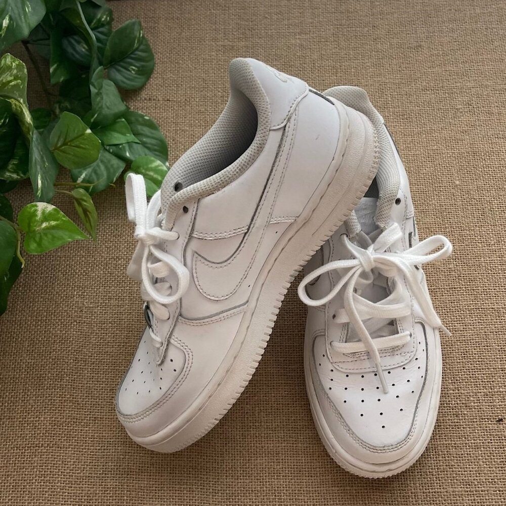 Nike Air Force 1 Low GS Triple White Shoes DH2920-111 Size 5Y